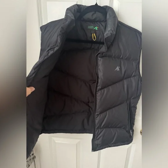 Eastern mountain sports women’s puffer vest - Picture 9 of 11